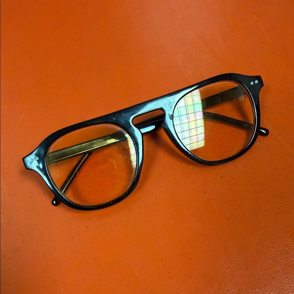 Vintage Stylish Black Sunglasses with Amber Lenses - Picture 9 of 9